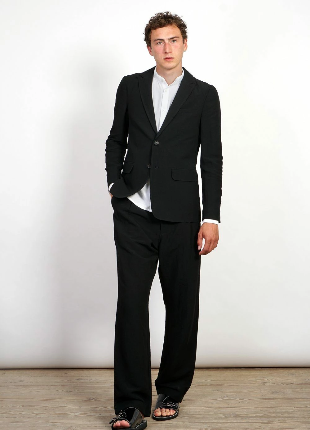HANSEN GARMENTS CHRISTOFFER | Two Button Blazer | Black 4 HANSEN GARMENTS CHRISTOFFER | Two Button Blazer | Black - Image 4