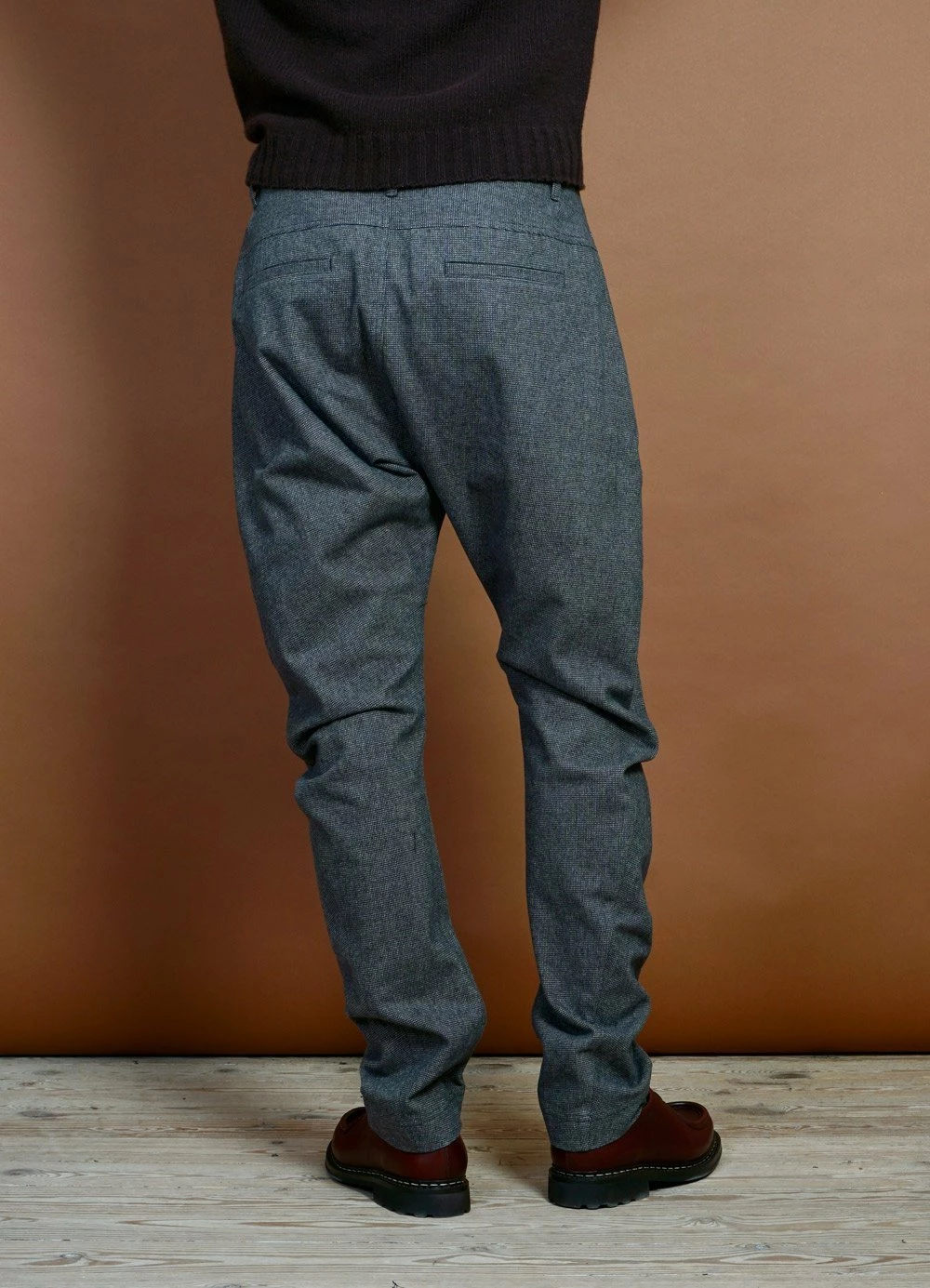 HANSEN GARMENTS OTTO | Curved Leg Trousers | Gravel 4 HANSEN GARMENTS OTTO | Curved Leg Trousers | Gravel - Image 4