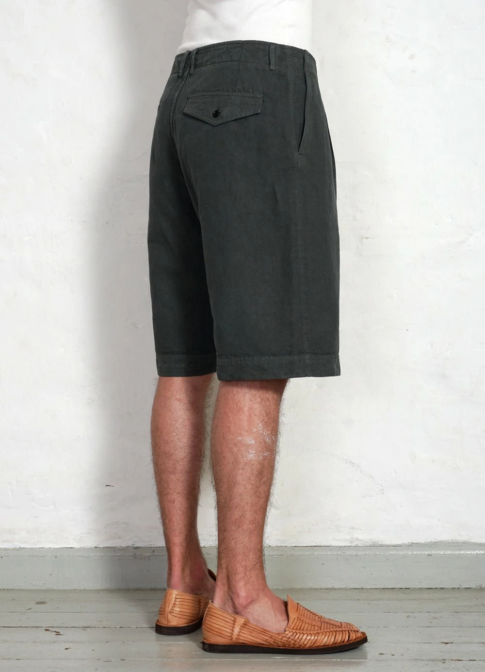 HANSEN GARMENTS ROBIN | Super Wide Pleated Shorts | Oxidized 4 HANSEN GARMENTS ROBIN | Super Wide Pleated Shorts | Oxidized - Image 4